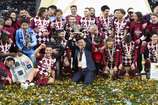 Emotiva despedida: David Villa se retira del fútbol siendo campeón en Japón y junto a Iniesta