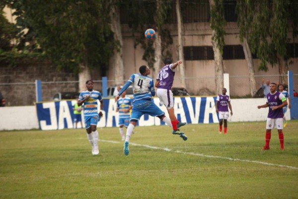 Victoria saca triunfo valioso ante Yoro en su lucha por no descender