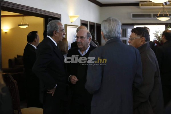 Empresarios, ex presidentes y periodistas: Las personalidades en el velatorio de Rafael Ferrari