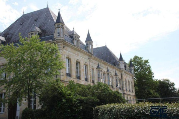 Así es la Chateau du Haillan, la nueva casa de Alberth Elis y donde será presentado a los medios el jueves