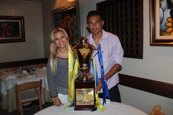 Las bellas esposas y novias de los seleccionados de Honduras