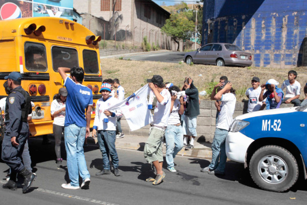 Barras de Olimpia y Motagua protagonizaron otro hecho bochornoso en Tegucigalpa.