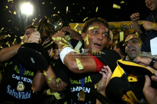 Real España: 19 procesos, 15 técnicos y apenas tres títulos en 10 años