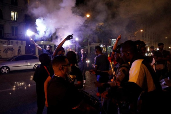 El sentimiento de Neymar: fiesta, cerveza y lágrimas tras la clasificación del PSG a la gran final de la Champions