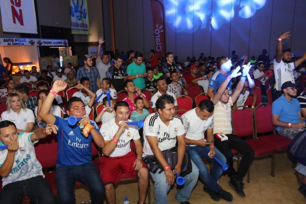 ¡Ambientazo en el Estadio Virtual Diez en la final de la Champions!