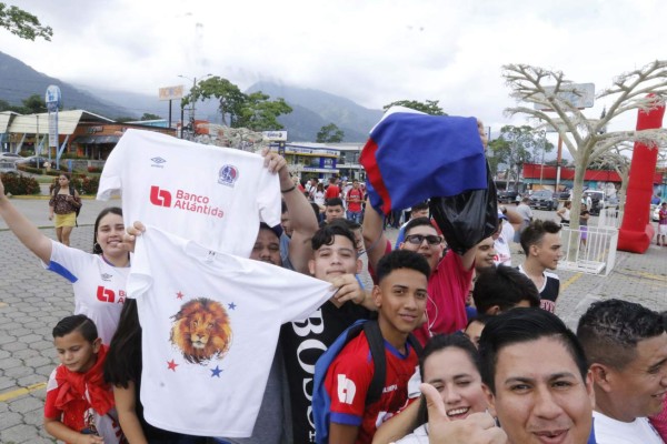 Aficionados de Olimpia viven una verdadera fiesta en presentación de la Copa 31