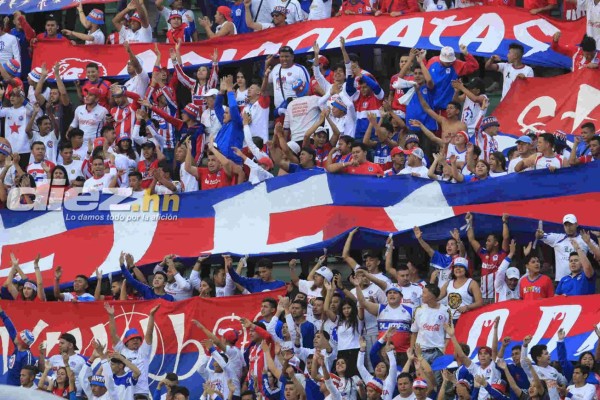 Llenazo en el Nacional y las personalidades que se hicieron presente en el Olimpia-Marathón