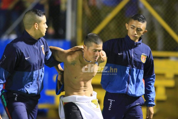 NO SE VIO EN TV: Así fue la despedida de Tato y el zafarrancho contra los árbitros