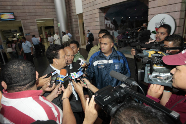 Selección de Honduras viaja a Houston a partido amistoso ante Perú.