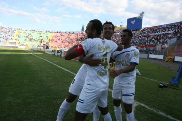 Olimpia se quedó con el clásico capitalino