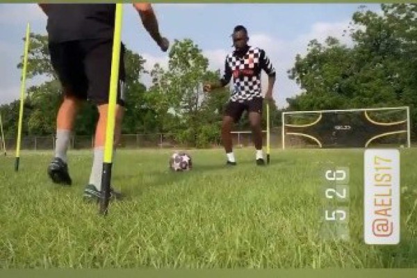 ¡No pierde tiempo! Así son los entrenamientos y la dieta de Alberth Elis en cuarentena