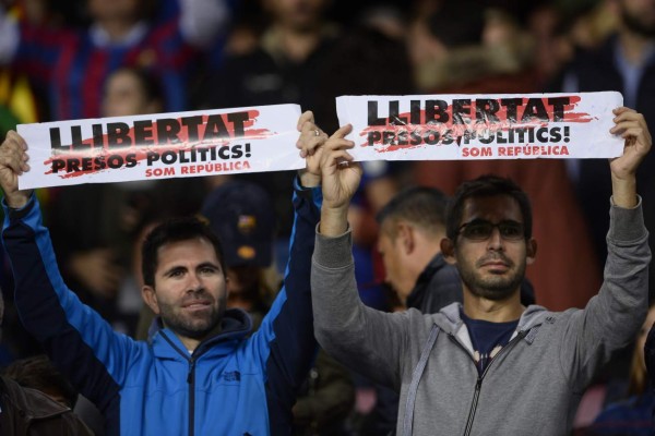 En fotos: Un Camp Nou politizado pide 'libertad y justicia'