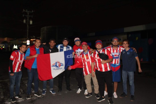 Nunca estarán solo: Olimpistas arropan en masa a su equipo para juego ante Saprissa