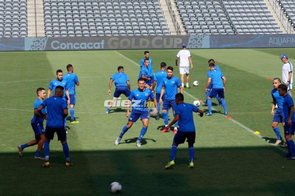 ¿Quién es la chica? Así fue el entreno de El Salvador previo al juego con Honduras