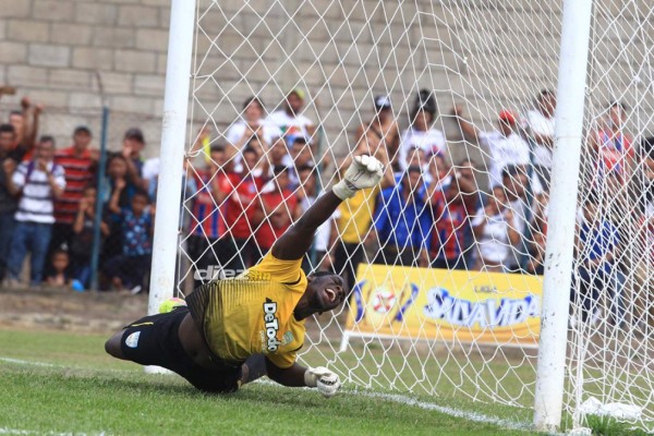 No viste en TV: Increíble parecido y la rabieta de Wilmer Cruz en el Nacional