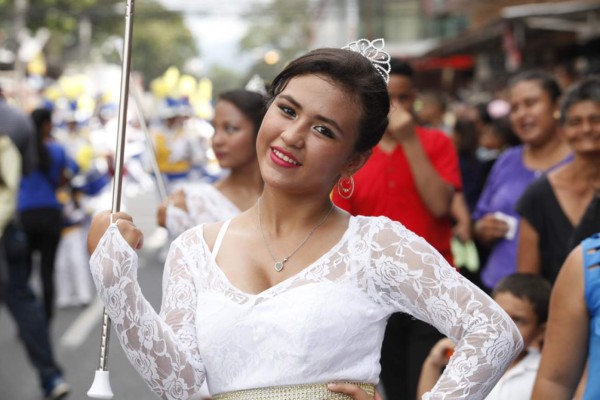 Las palillonas que se robaron las miradas en desfiles en San Pedro Sula
