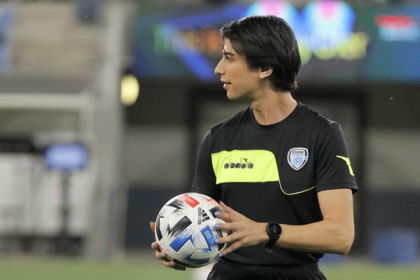 Así es Sapir Berman, una árbitra transexual que dirigió por primera vez un partido en Israel