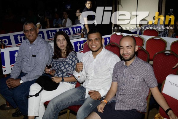 Espectacular velada de artes marciales mixtas de la HFL