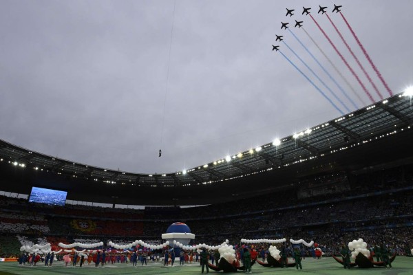 Así fue la espectacular inauguración de la Eurocopa de Francia 2016