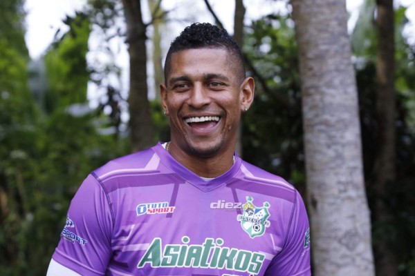 Fotos: Carlo Costly vuelve a sudar la camisa del Platense 14 años después de su debut