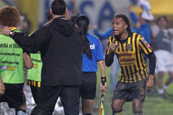 Fotos: Así es Shirley Perelló, la mujer árbitro más destacada en HonduraS