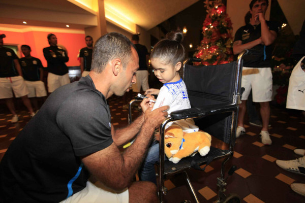 Dania, la niña que emocionó a los merengues.