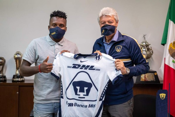 ¡Pruebas médicas y el número! Las imágenes de la presentación de Carlos Mejía con Pumas