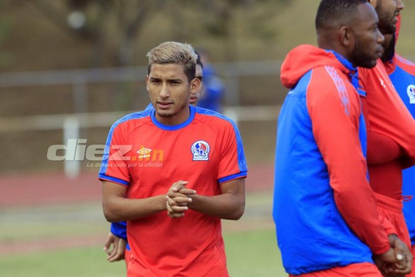 ¡Buscaban cómo calentarse! Olimpia entrenó bajo un intenso frío en Tegucigalpa