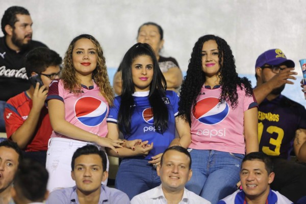 ¡QUÉ BOMBONES! Las mujeres que adornaron las semifinales en Honduras
