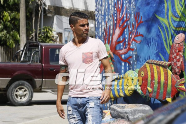 ¡Sol, playa y pan de coco! Así es la vida de Ramiro Bruschi con el Tela en la Liga de Ascenso