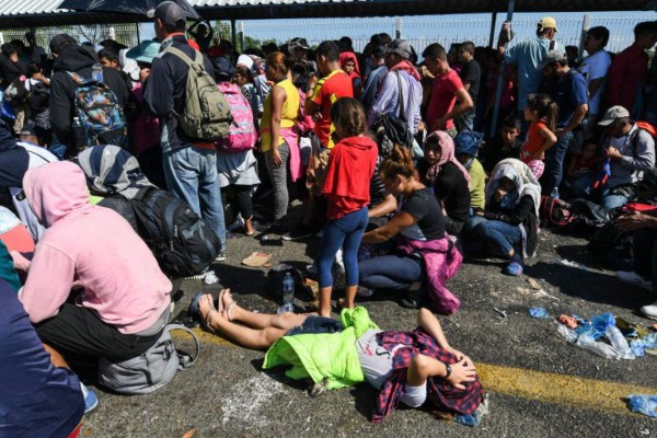 FOTOS: Desmayadas, frío y mucho sufrimiento en caravana de migrantes