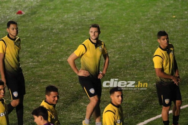 Ruso Evgeny Kabaev en la nómina de Raúl Cáceres para enfrentar a Marathón