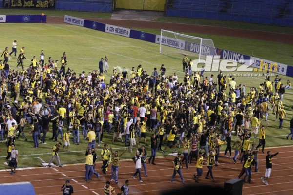 No se vio por TV: Festejo, tristeza, invasión y consolación en el Olímpico