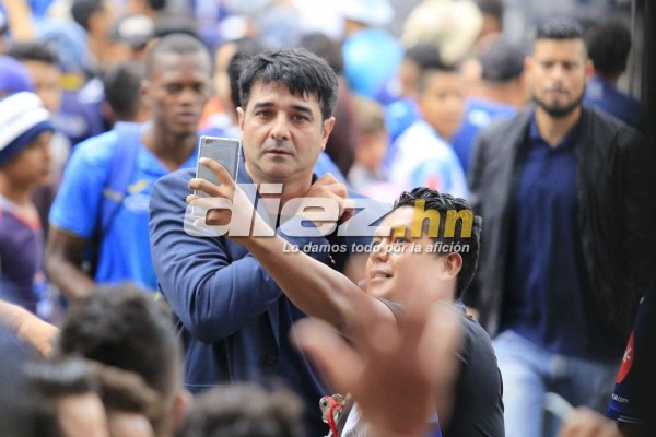 ¡IMPRESIONANTE! La afición de Motagua llena el Nacional en la final ante Platense