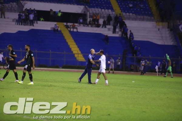 No se vio en TV: Gritos e insultos a Coito, Arriaga entre lágrimas y dolorosas imágenes de la afición