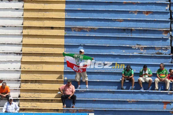 CURIOSO: La camisa de Alexander Aguilar, las gradas del Morazán y Castellón&nbsp;&nbsp;