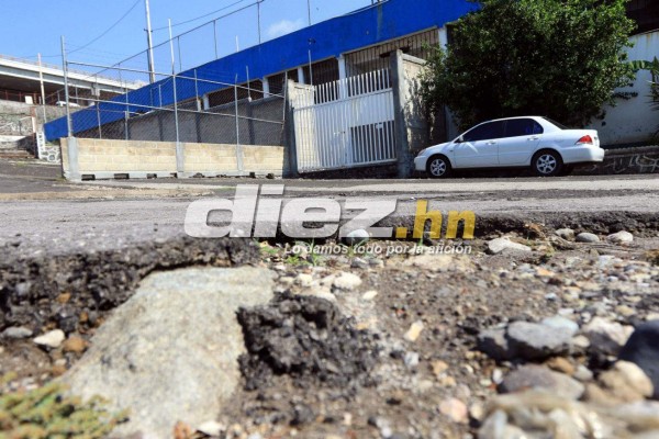 El feo y abandonado estadio donde entrena Honduras en Cuernavaca