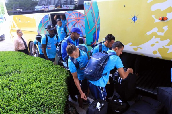 Aficionados arropan a Honduras a su llegada a Ciudad de México