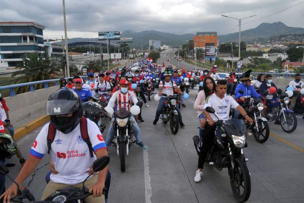 ¡Impresionante caravana! Afición del Olimpia se desborda y celebró a lo grande los 109 años de historia