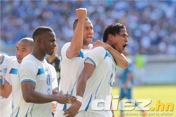 27 celebraciones inolvidables de Carlo Costly en su carrera