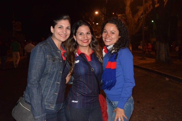 La belleza tica que apoyó a su selección en el juego eliminatorio ante Jamaica
