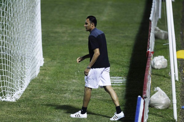 Blindados y bien custodiados llegaron los ticos a Honduras