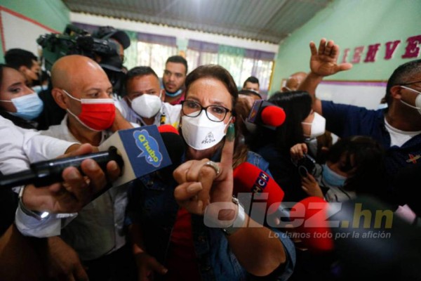 Xiomara Castro y 'Papi' a la orden: candidatos presidenciales ejercen sufragio en elecciones de Honduras