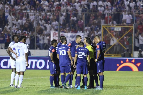 Las imágenes que no se vieron por TV del clásico Motagua-Olimpia