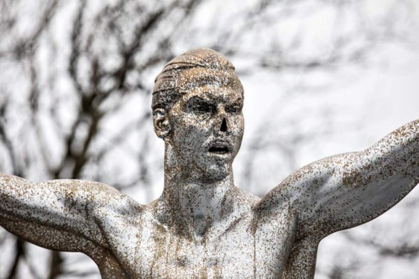 No paran: La estatua de Ibrahimovic sufre nuevo vandalismo y esta vez le cortan la nariz &nbsp;&nbsp;