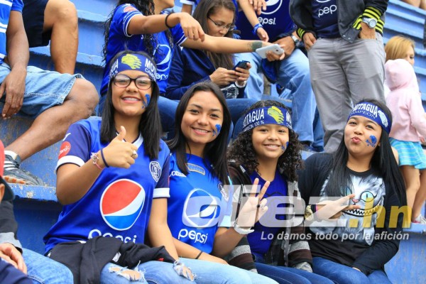 FOTOS: La final del fútbol de Honduras estuvo lleno de bellas mujeres