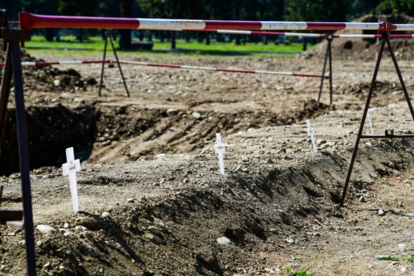 Así es el Campo 87: El cementerio donde entierran a las víctimas del coronavirus que nadie reclama