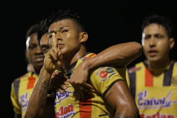 ¡NO SE VIO EN TV! El llenazo en El Progreso y el curioso festejo del' Chino'