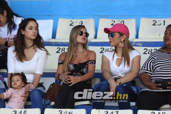 Fotos: El gesto de 'Manolo' y la chica de lentes que enamoró en el Olimpia-Platense