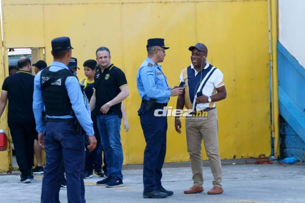 No se vio por TV: Un campeón de Champions League en el Olímpico y la infartante modelo tica